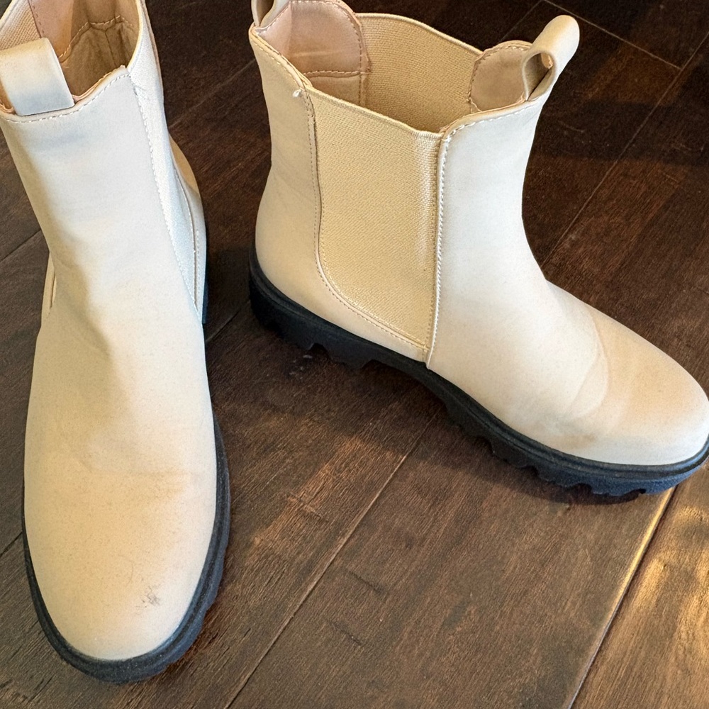 Cream Chelsea Lug Sole Boots